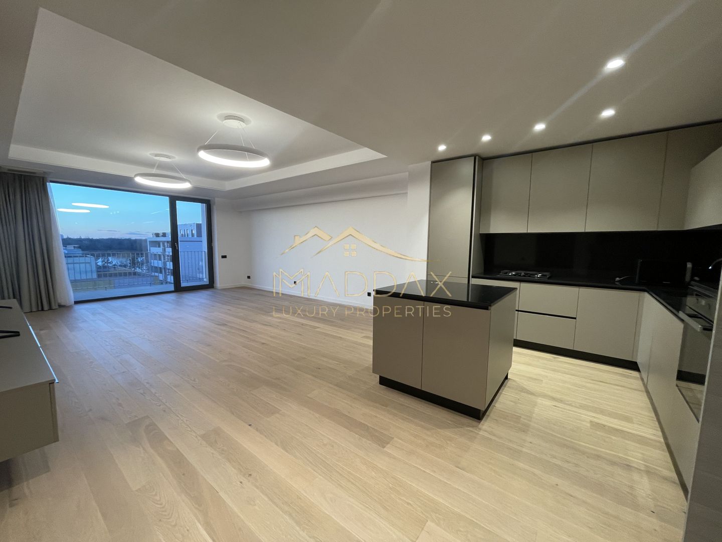 **APARTAMENT ELEGANT** FLOREASCA **CU VEDERE SPECTACULOASA CATRE LAC - Poză 1