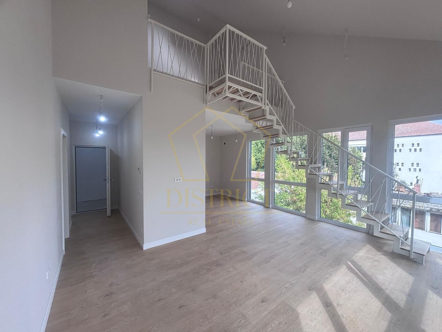 Apartamente moderne cu 3 camere,scara interioara | Complex Studentesc - Poză 1