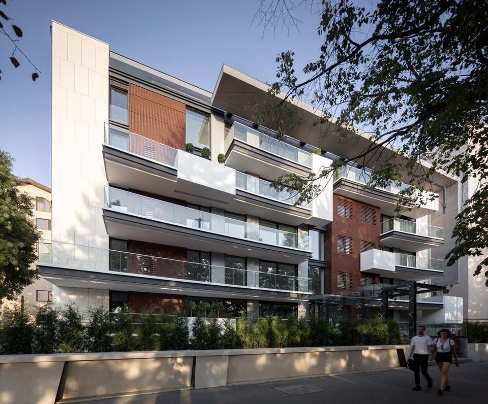 One Charles de Gaulle - Poză 1