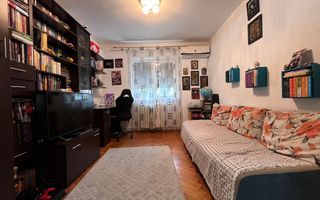 Apartament 4 camere, decomandat, etaj intermediar, Cetate - Poză 4