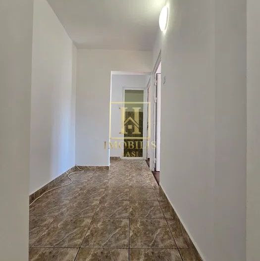 Apartament 3 camere, Dec., et. 4, bloc din 1990, 91.500 euro - Poză 1