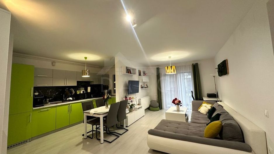 Vand Apartament cu 2 camere + un loc de parcare - Poză 1