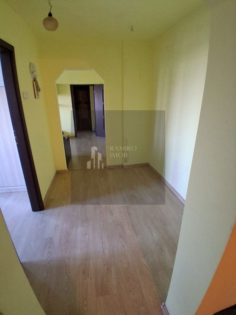 OCAZIE 3 CAMERE METROU GORJULUI 4 minute - Poză 10