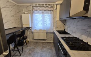 Apartament cu 3 camere de închiriat în Podul de Piatră, prima închiriere - Poză 1