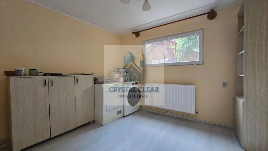 Casă cu 4 camere în curte comună - zona Dâmbu Pietros/Tudor - Poză 8