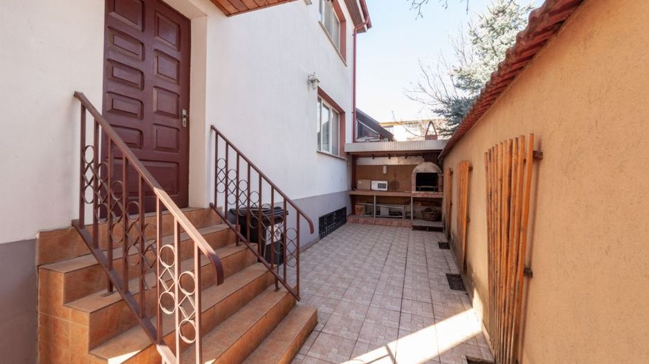 Casa Centrala Pitesti - Exercitiu, Strada Traian - Poză 3