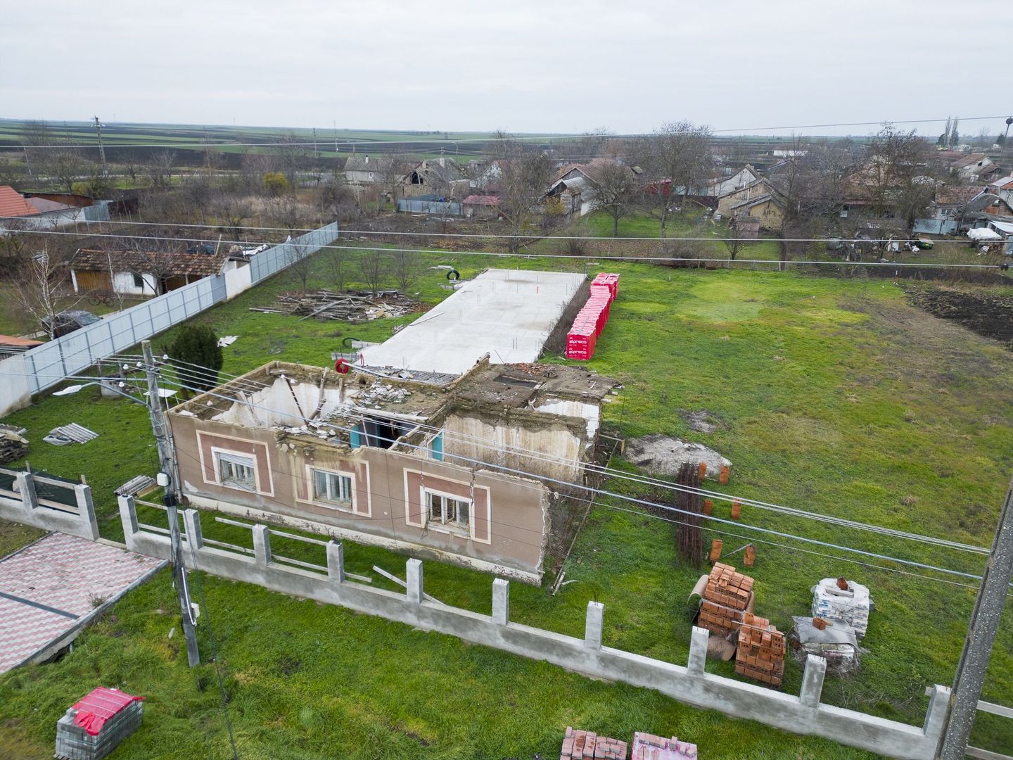 Teren intravilan cu fundatie inceputa si materiale - Poză 6