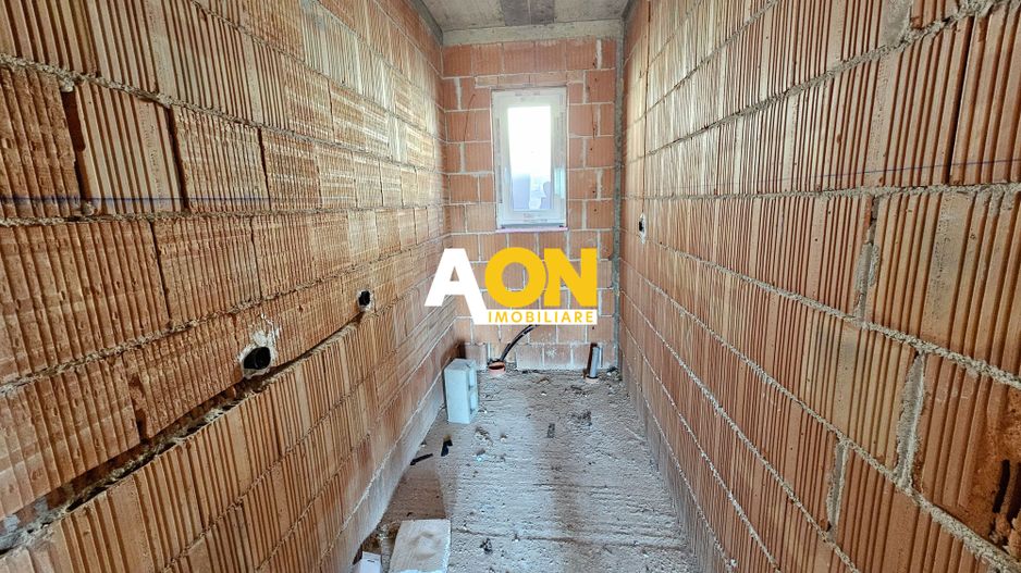 Casa la rosu, 3 camere, terasa, garaj, toate utilitatile, Micesti - Poză 12