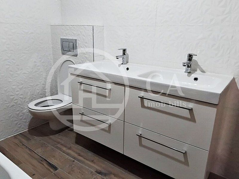 Casa de vanzare cu 4 camere in zona Matei Corvin, Oradea - Poză 11