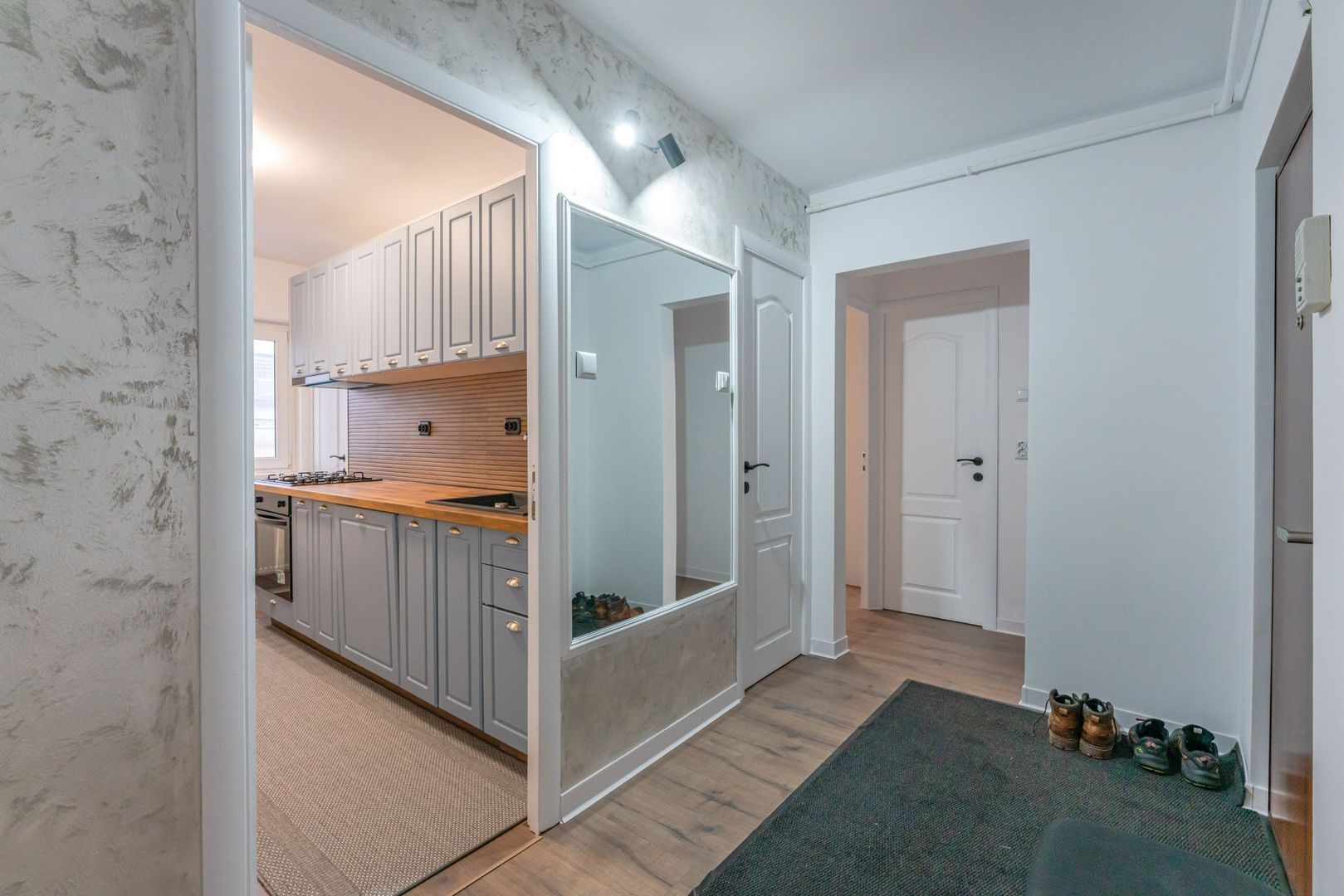 Chirie 2 camere Astra Brașov: 57 mp, AC și două balcoane închise - Poză 16