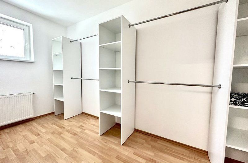 Casa de inchiriat - intrarea în Dumbravita - Poză 14