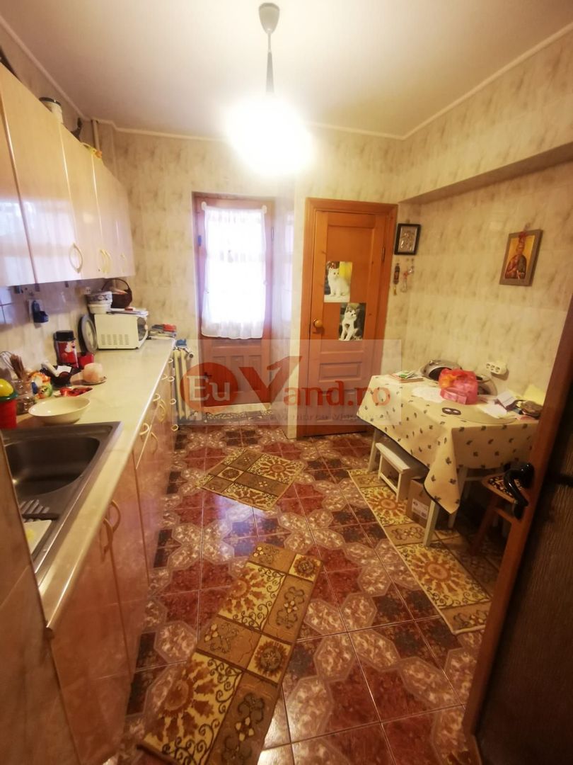 De vanzare apartament cu 3 camere Mazepa 1, BR-uri, etaj 4/10, 98.000 E - Poză 2