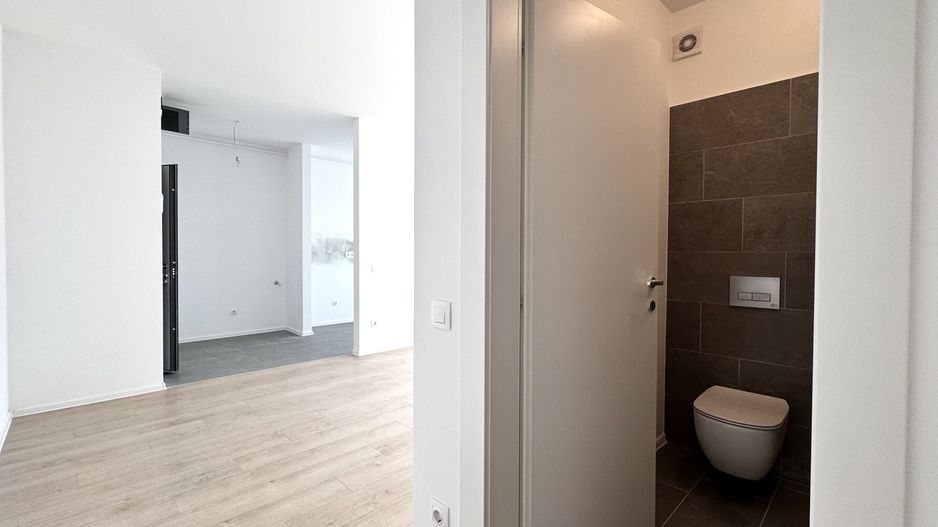 3 camere. Dormitor matrimonial cu baie en-suite. 83 mp Utili. - Poză 4