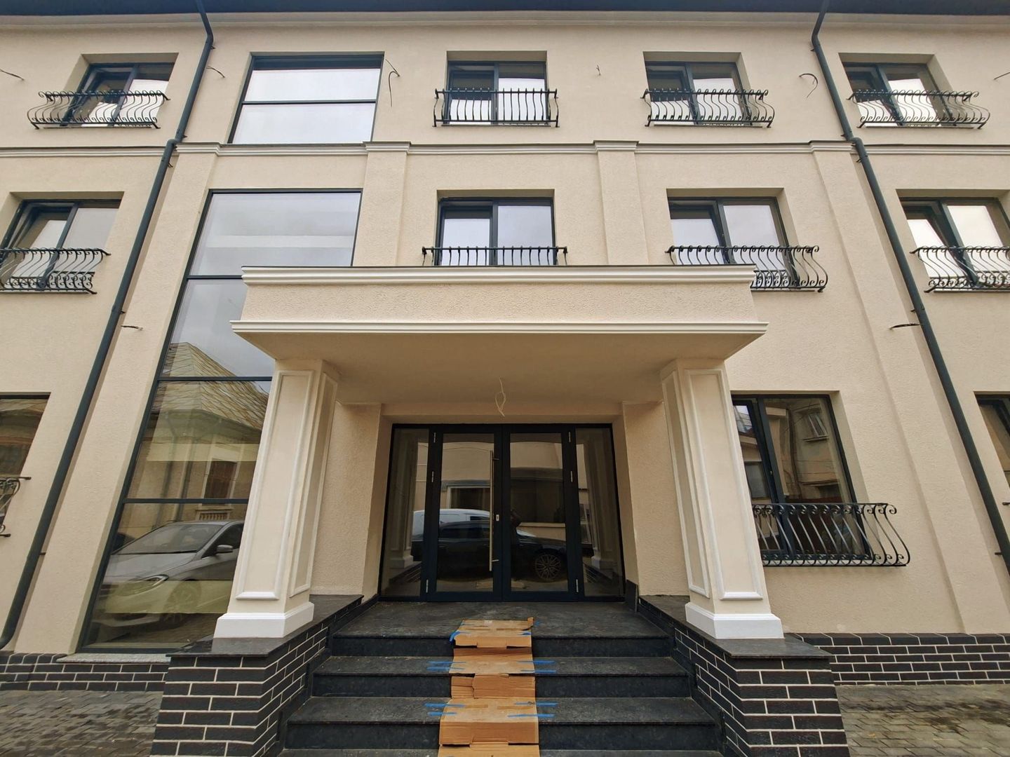 🏢 DE ÎNCHIRIAT | Clădire Premium 750 mp | Ultracentral Bacău - Poză 1