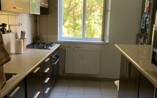 Vând apartament 4 camere - Poză 1