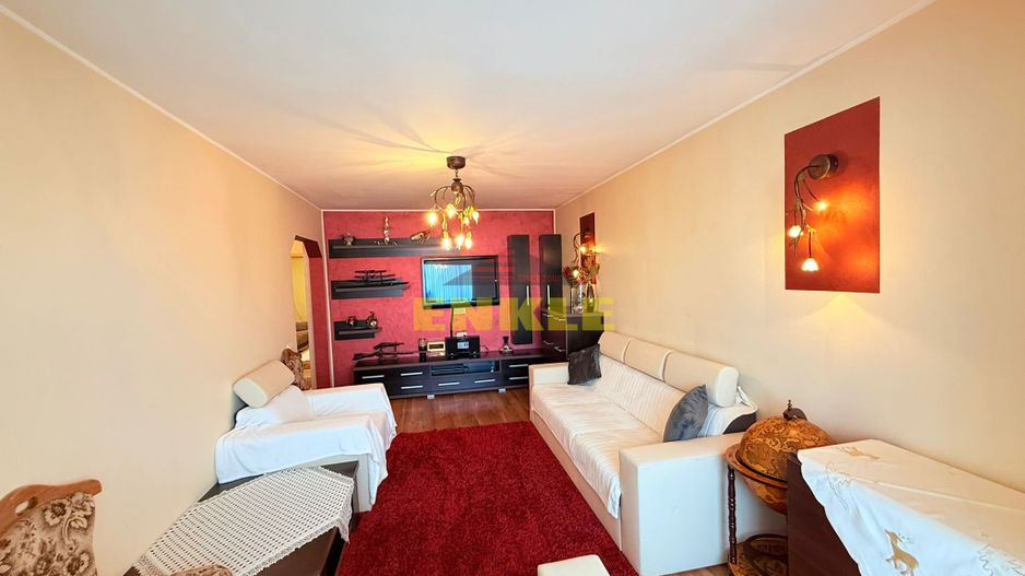 De vanzare apartament cu 3 camere, zona Mall. - Poză 2