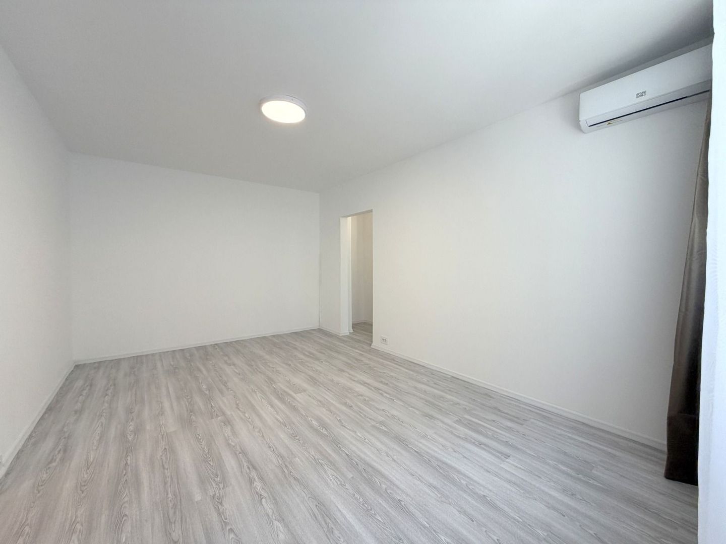 2 camere | centrala proprie | langa metrou | vedere spate  | Bd Ion Mihalache - Poză 9