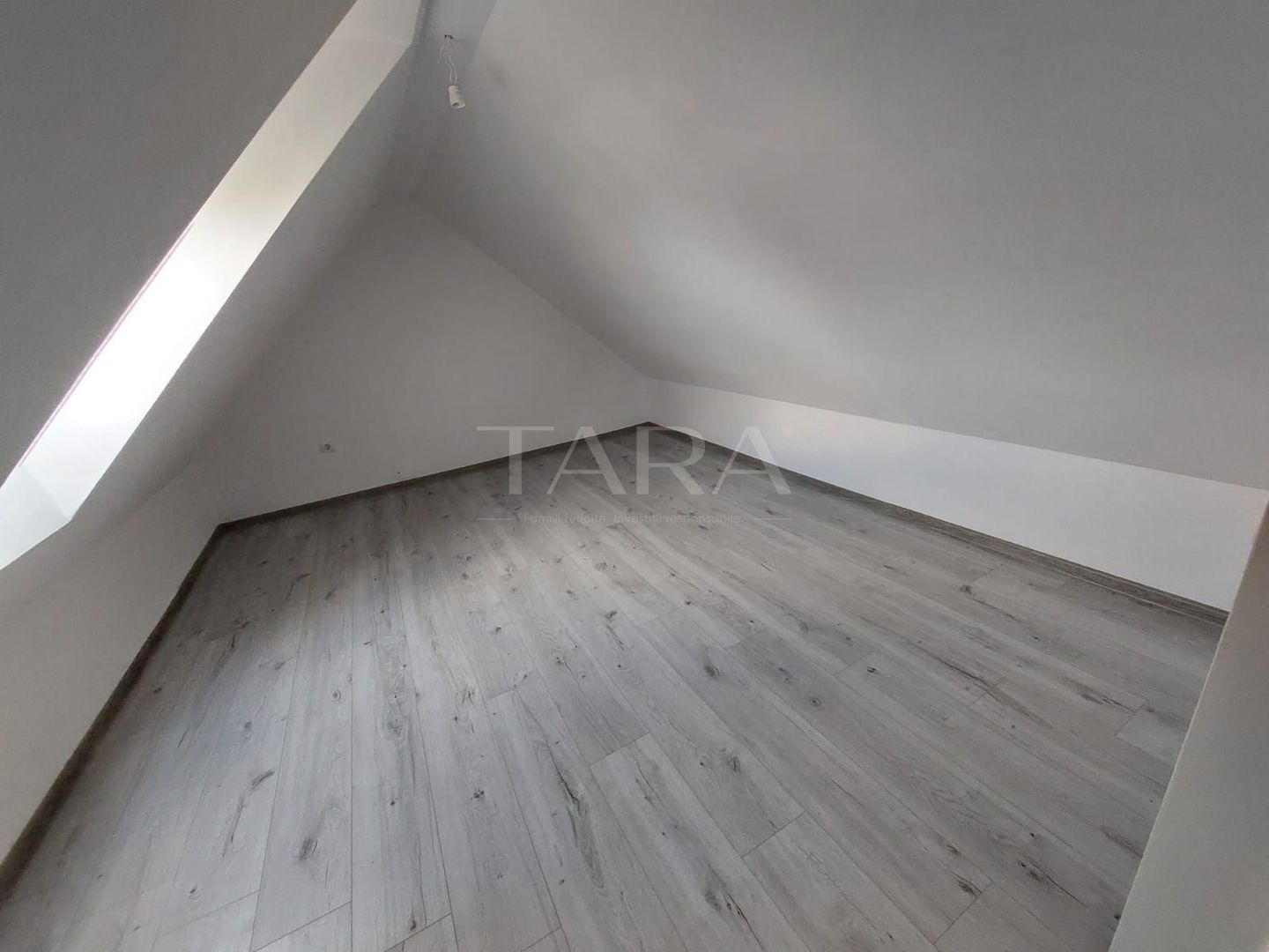 Casa duplex de vis în Florești – spațiu, lumină și grădină proprie. - Poză 13