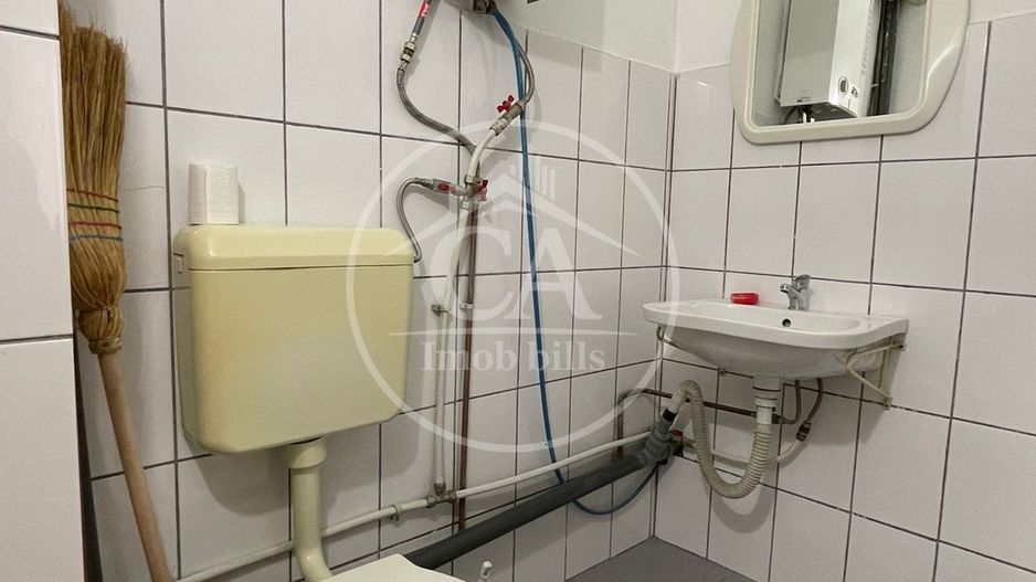 Casa de vânzare cu 8 camere de tip P+E+M in zona Rogerius, Oradea - Poză 10