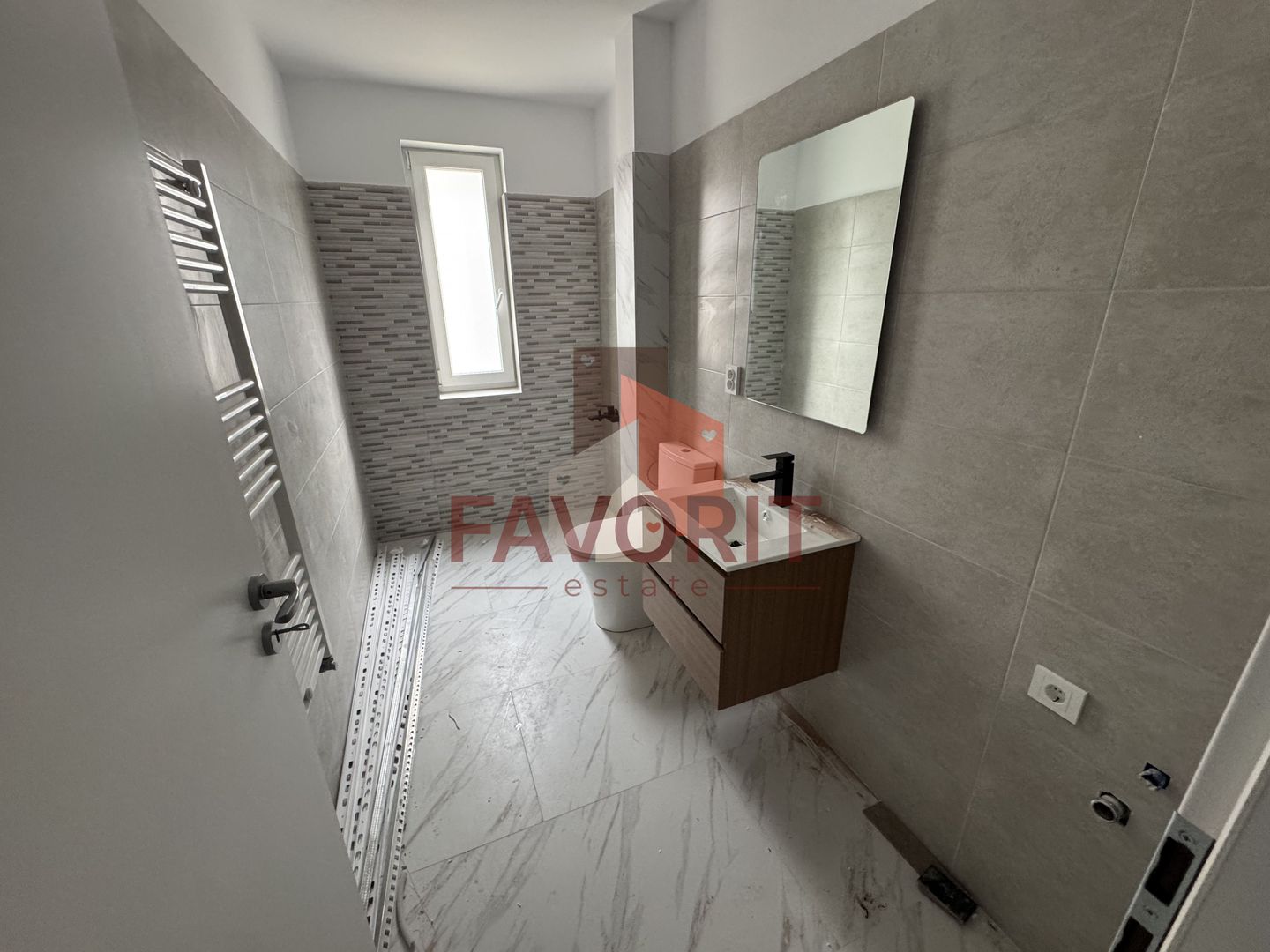 Decomandat.  Spatiu depozitare . Loc de parcare inclus - Poză 8