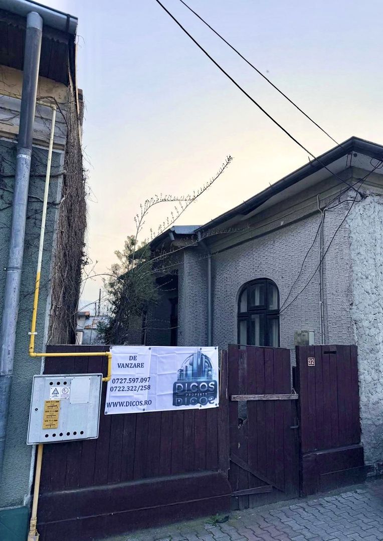 Casă de vânzare cu 3 camere - Poză 1