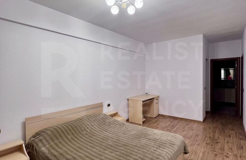 Apartament cu 3 camere – 13 Decembrie, Coresi la 5 minute pe jos. - Poză 8