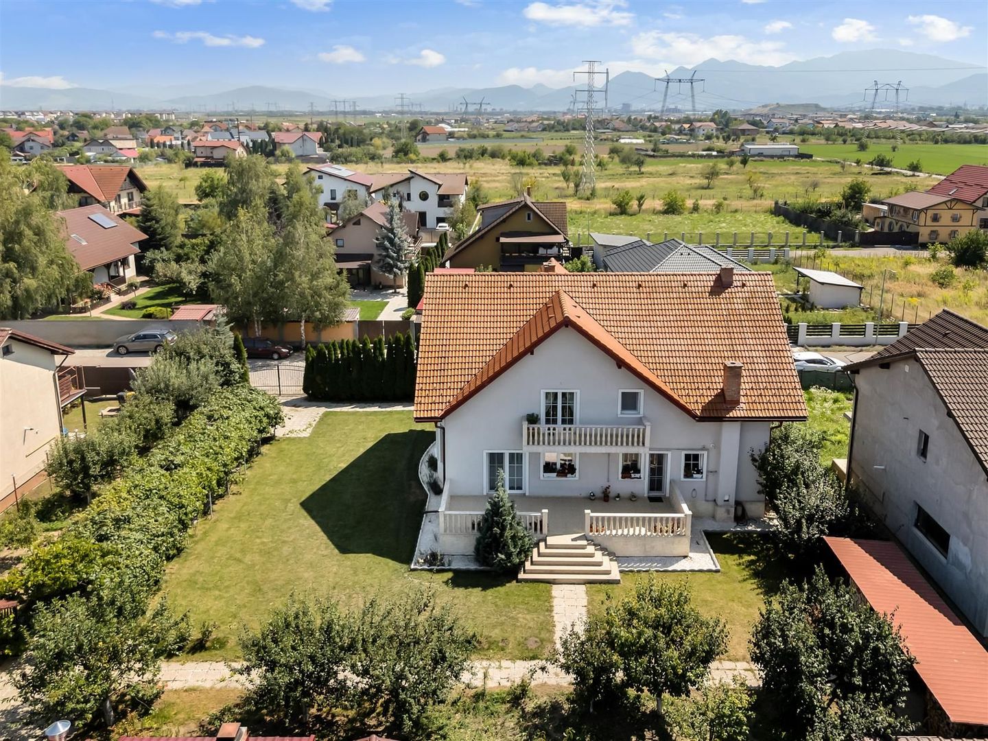 Vila / Casa superba cu 5 camere zona | 1032 mp teren |  Sanpetru Brasov - Poză 3