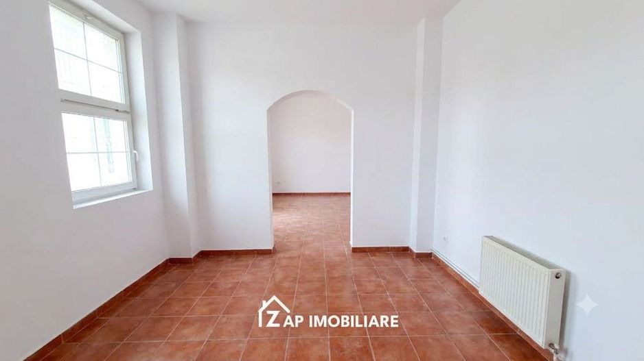 Central - Spațiu Comercial 70 mp Utili - POLI 2 - Poză 3