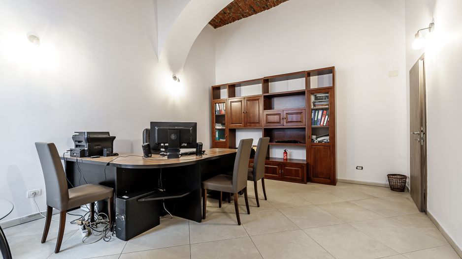 Apartament ultracentral Arad. Pretabil pentru birou. - Poză 5