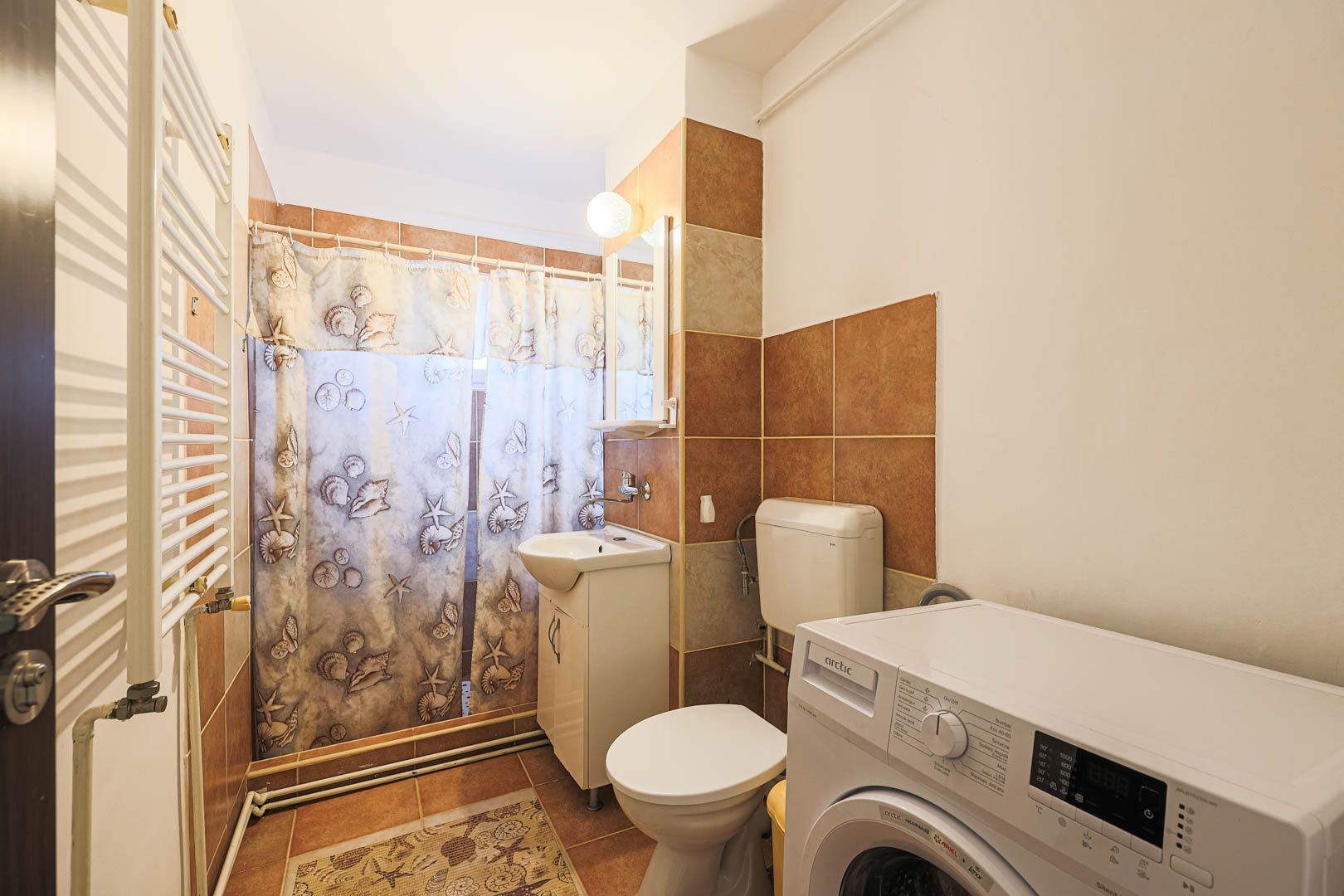 Proprietate rezervată Apartament cu 2 camere la cheie, situat central - Poză 4