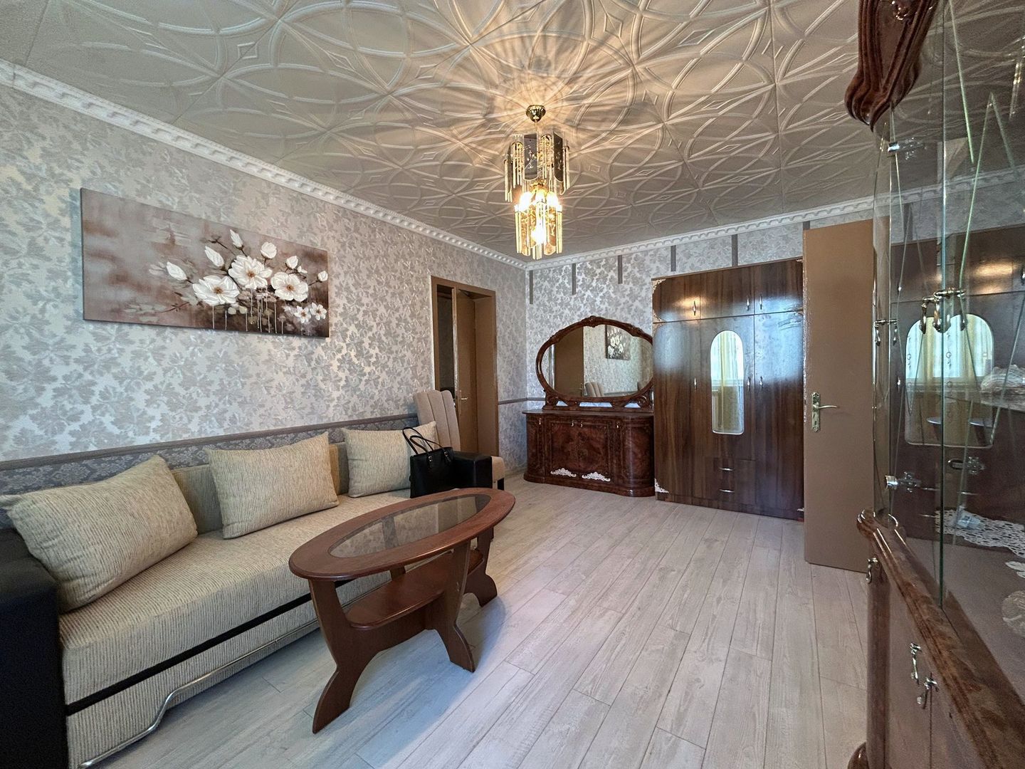 Apartament cu 3 camere  | 55 mp | Centru  |  Comison 0 - Poză 1