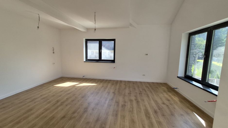 Apartament cu 4 camere 125 mp (4 garsoniere) la cheie + 60 mp pod - Busteni - Poză 5