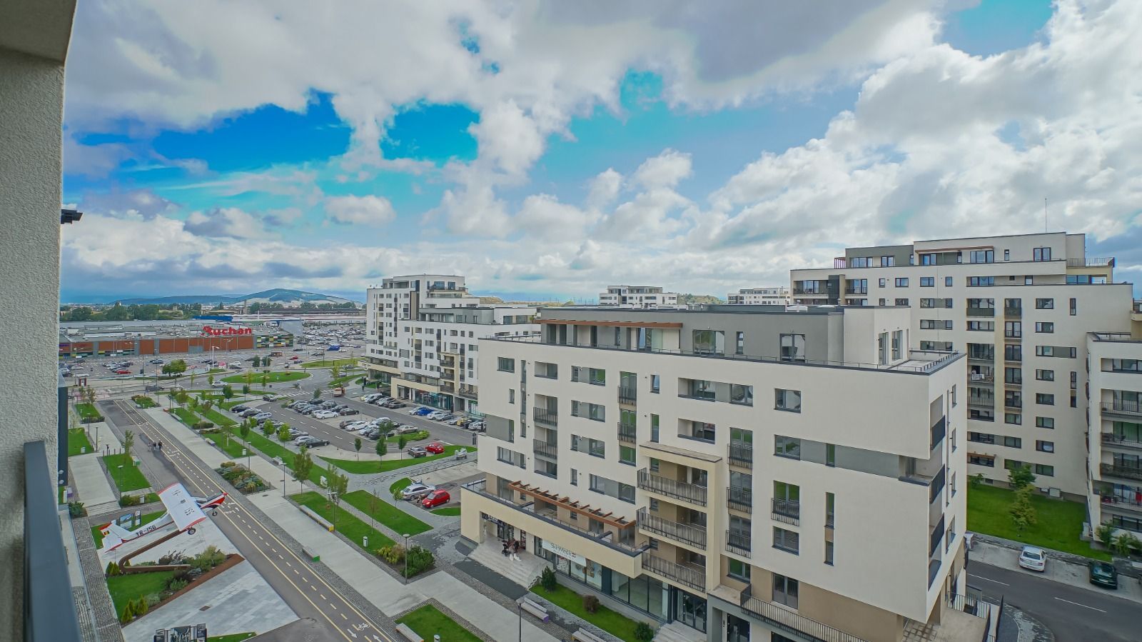 Coresi Urban Vibe | Apartament modern cu vedere directă la pietonală - Poză 11