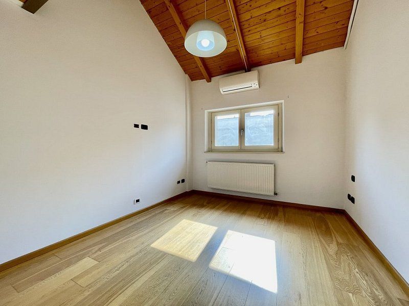 Penthouse pe doua niveluri situat in Piata Unirii - Poză 10