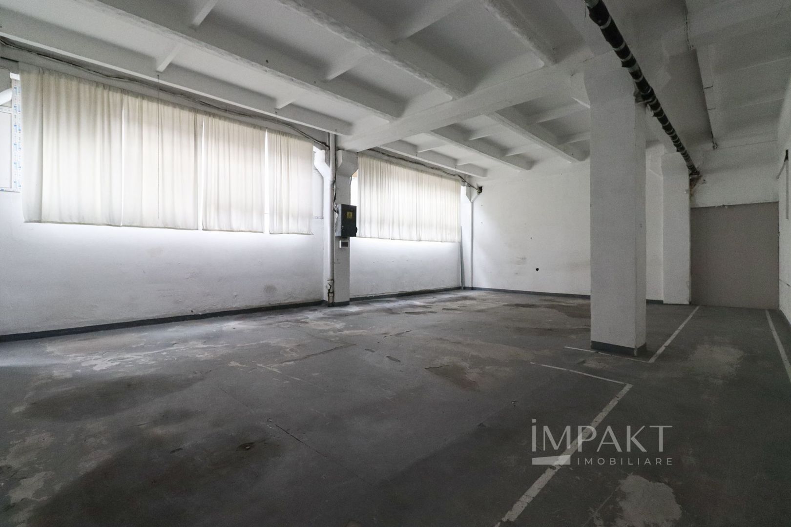 Hala de 250 mp la inchiriat open-space zona Piata 1 Mai - Poză 1