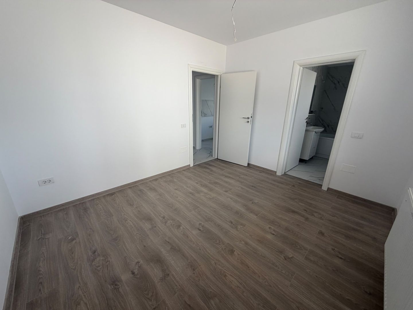 AP. 3 CAMERE - GRADINA PROPRIE 50MP, BLOC FINALIZAT, PARCARE, COMS 0% - Poză 4