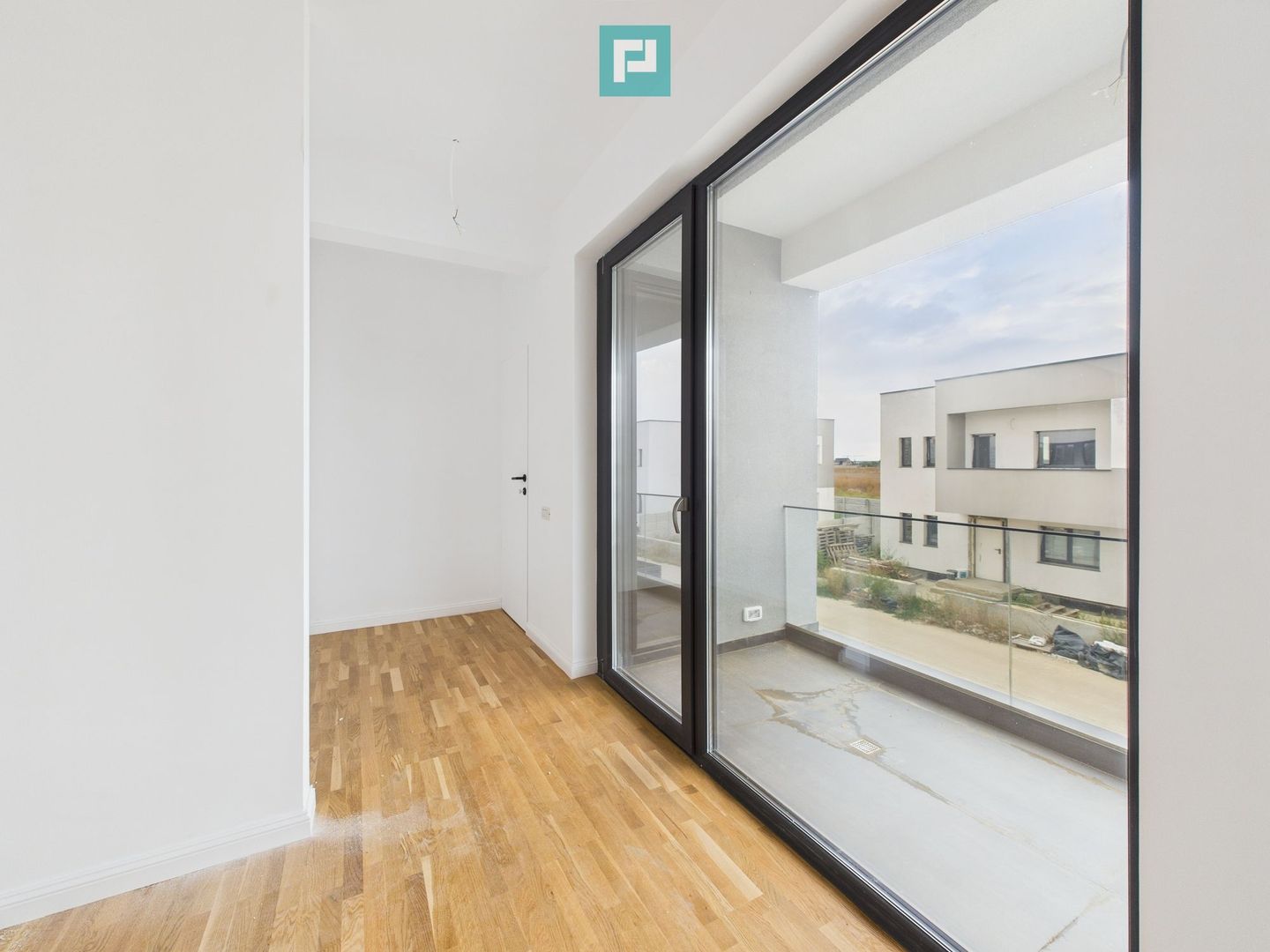 Casă în ansamblu rezidențial cu 5 camere, Tunari, aproape de oraș - Poză 18