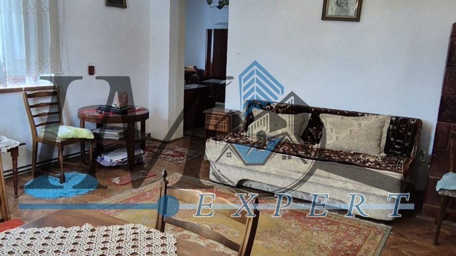 Casa ,curte și gradina.Teren cu 2700 mp. - Poză 2