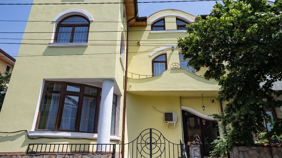 Vila de inchiriat | pretabil gradinita sau after school| Parcul Carol - Poză 1