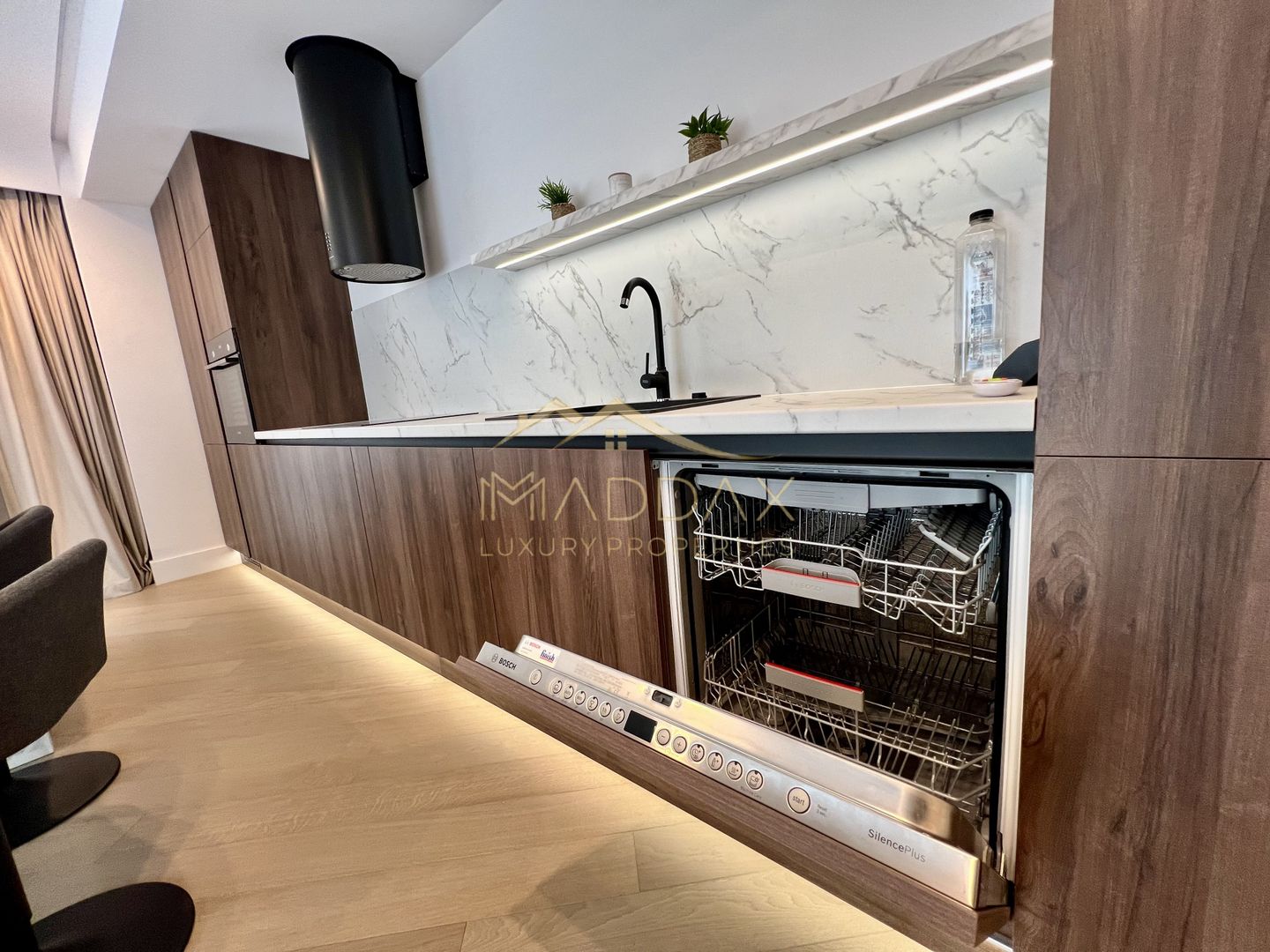 Apartament LUX *116mp* // Parcare // CORTINA 126 - Iancu Nicolae - Poză 4