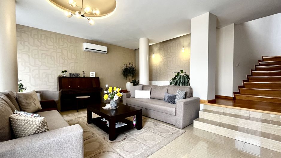 Casa spațioasă și primitoare cu garaj dublu, în Braytim – Soarelui - Poză 1