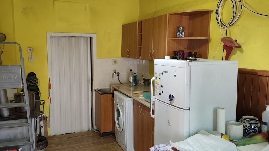CASA ÎN CURTE COMUNA ZONA CORNISA  40 MP  LA NUMAI 1 MINUT DE UMF - Poză 3
