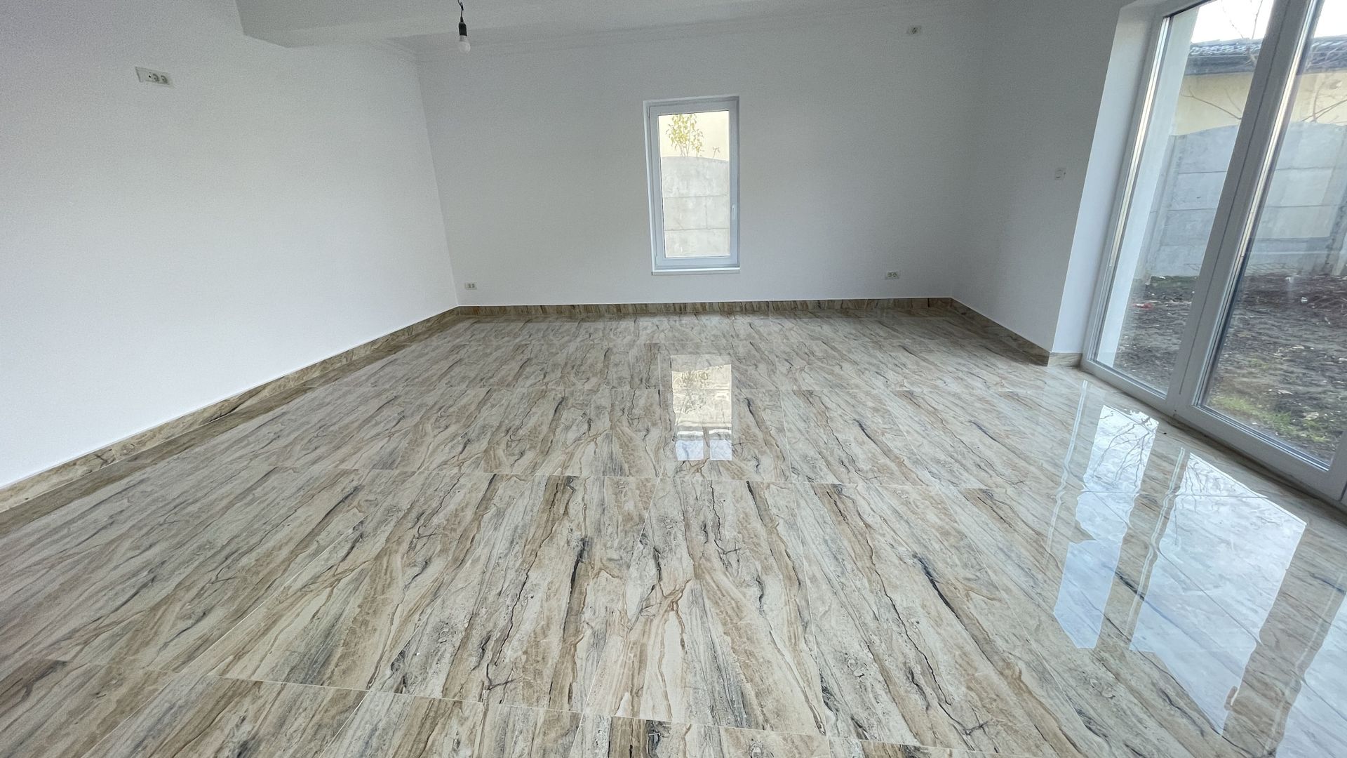 Casa de familie in zona rezidentiala - Poză 1