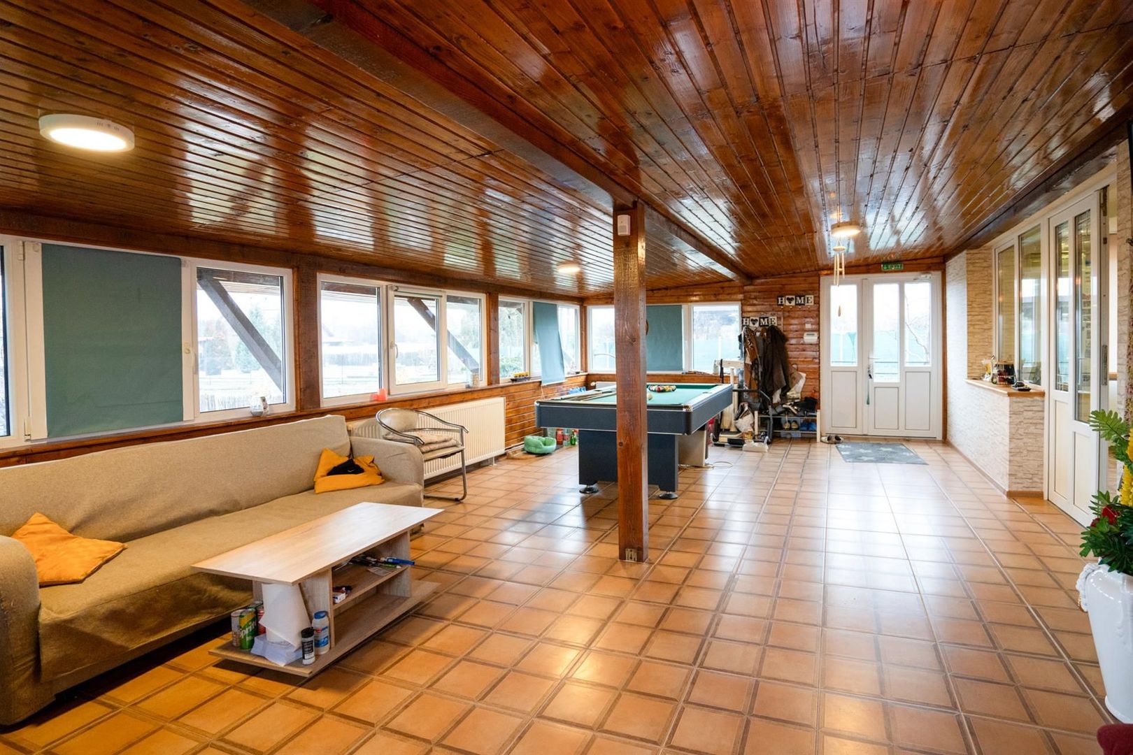 Pensiune cu 12 camere in Baile 1 Mai - Poză 2