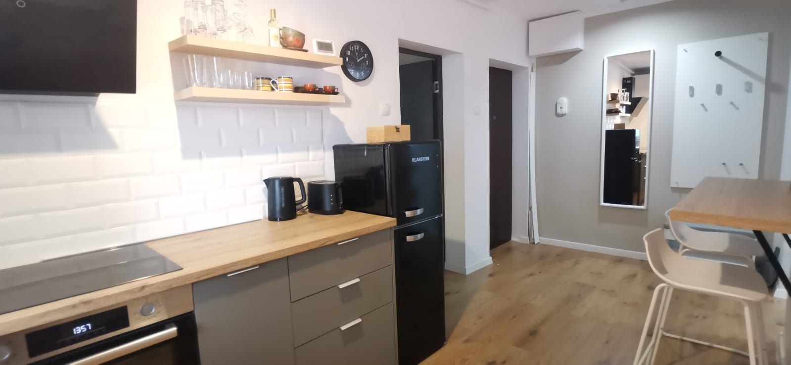 apartament 3 camere inchirier pe strada Gruia - Poză 1