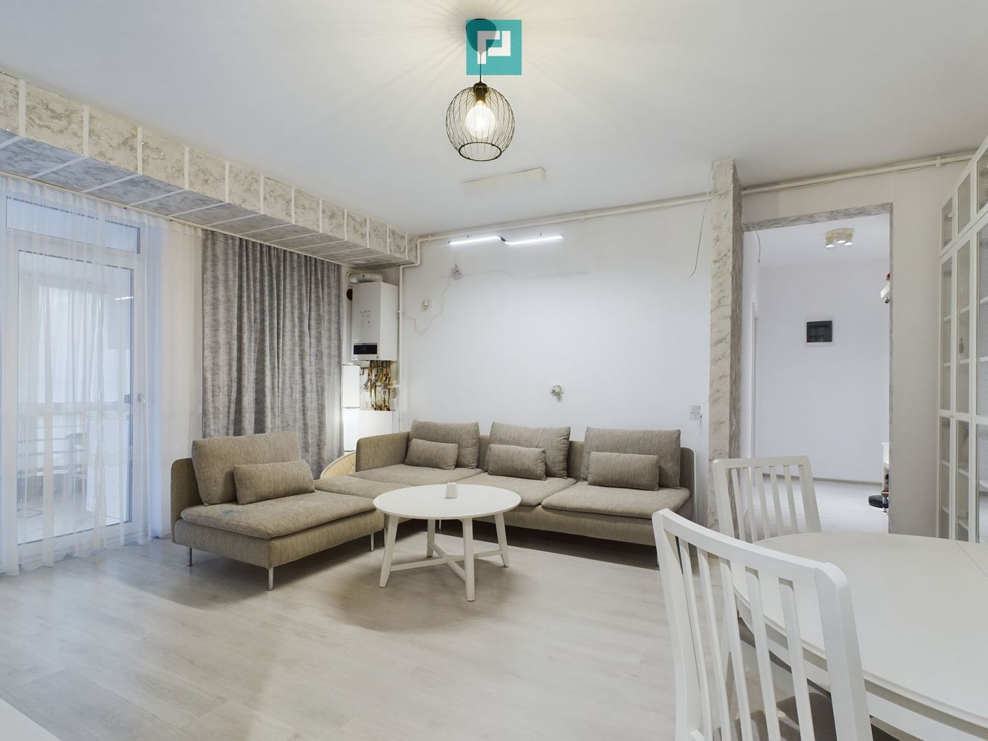 Apartament modern cu 3 camere și curte privată generoasă – Dumbrăvița - Poză 2