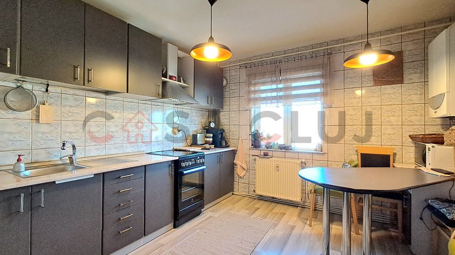 4 camere, 2 balcoane,2 Bai , parcare – zona Piața Flora!! - Poză 1