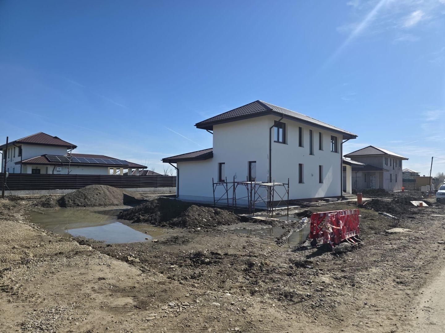 Casa in regim P+1ER de vanzare in Baltoesti - Poză 1