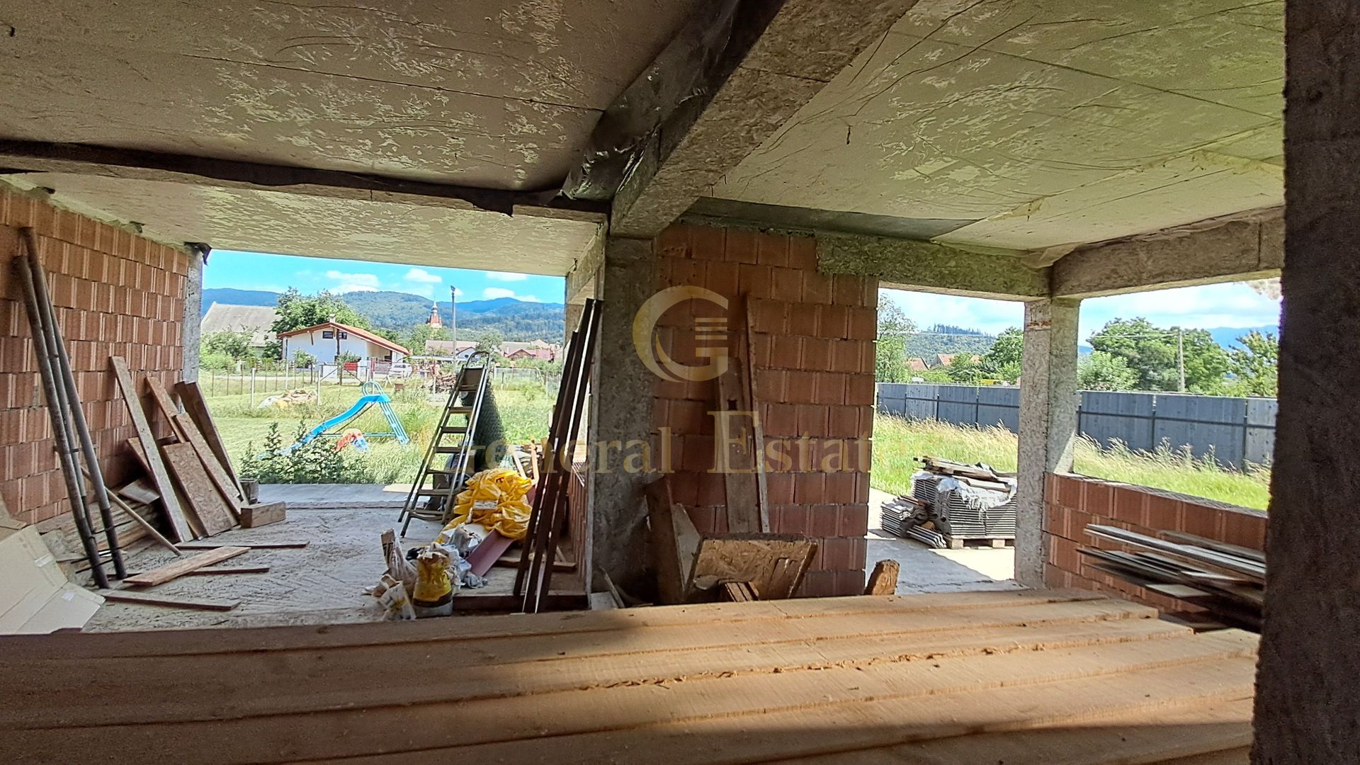 Casa moderna la rosu in Cristian - Poză 12