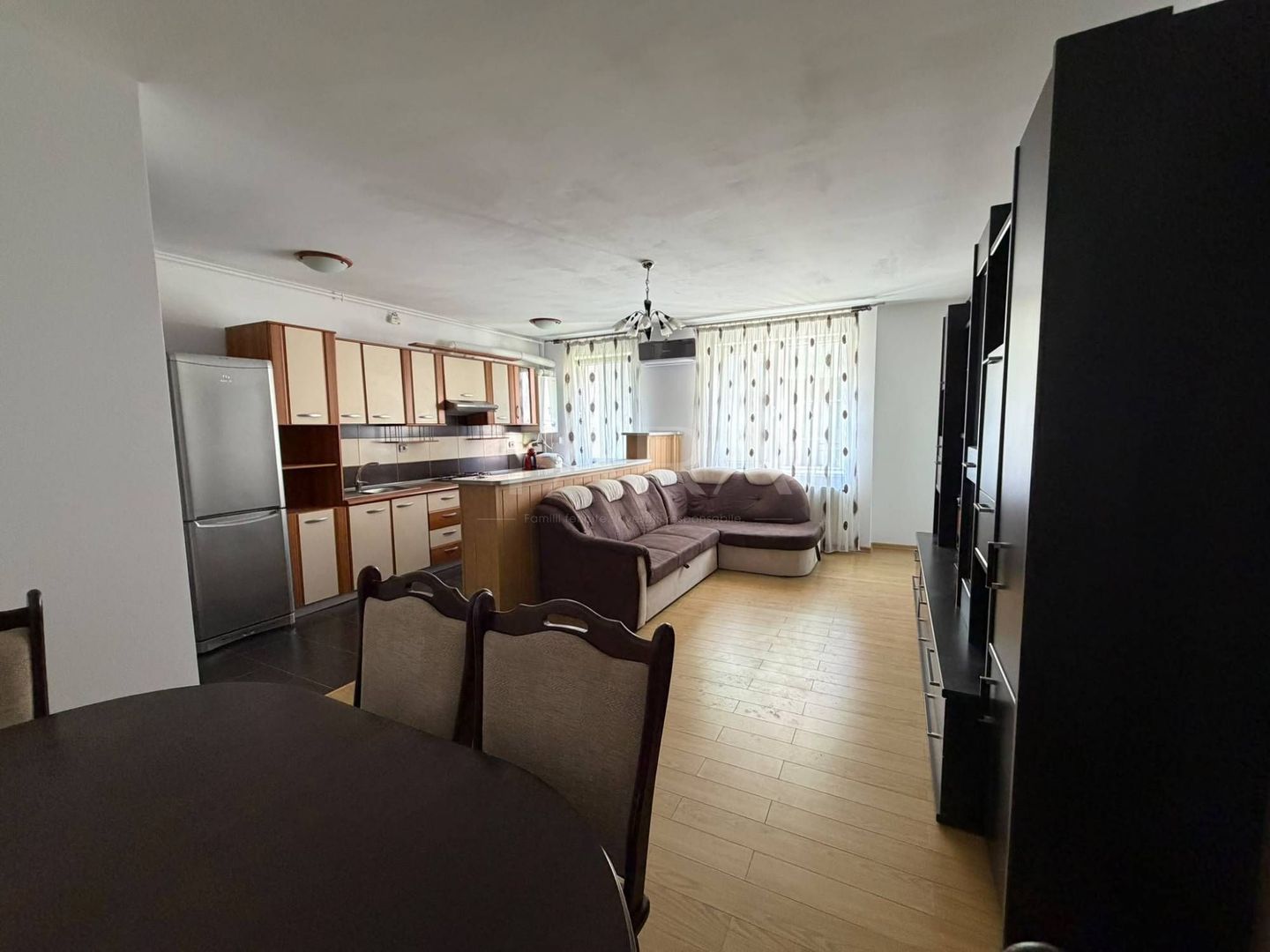Apartament cu 2 camere, parcare inclusă, zona centrală Florești. - Poză 4